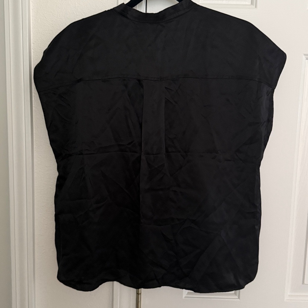Banana Republic 100% Silk Black Cap Sleeve Quarter Button Blouse. Size SP - Picture 7 of 7